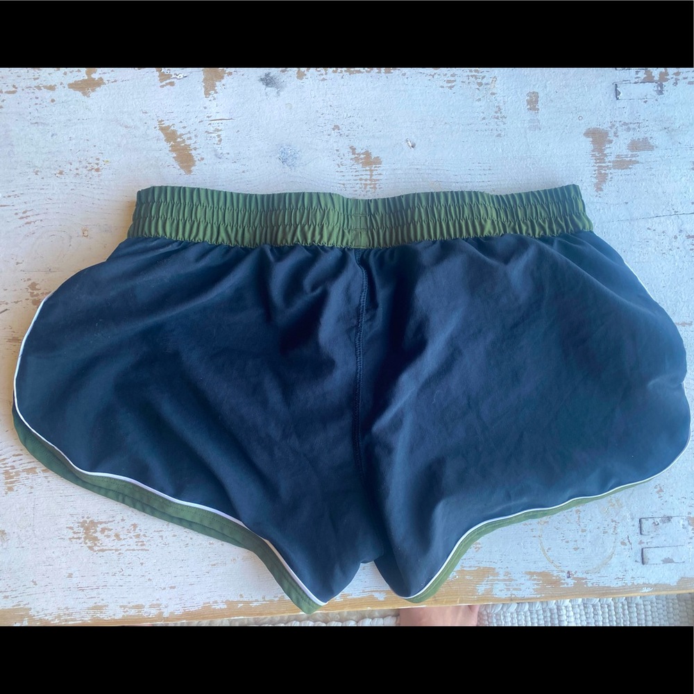 Under Armor Shorts - Picture 2 of 3